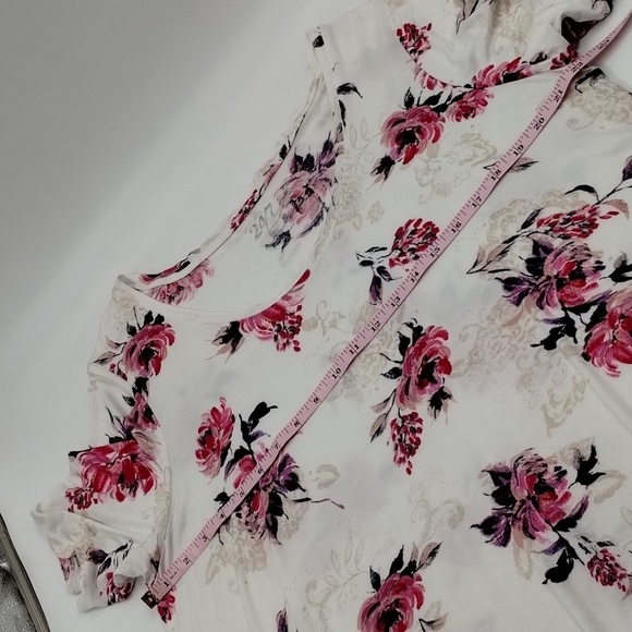 Maurices 24 7 tee size 1X floral on white colorway v neckline super soft - Picture 5 of 10